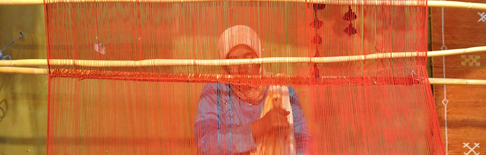 Tisseuse tapis berbère Mrirt Studio Lid Marrakech